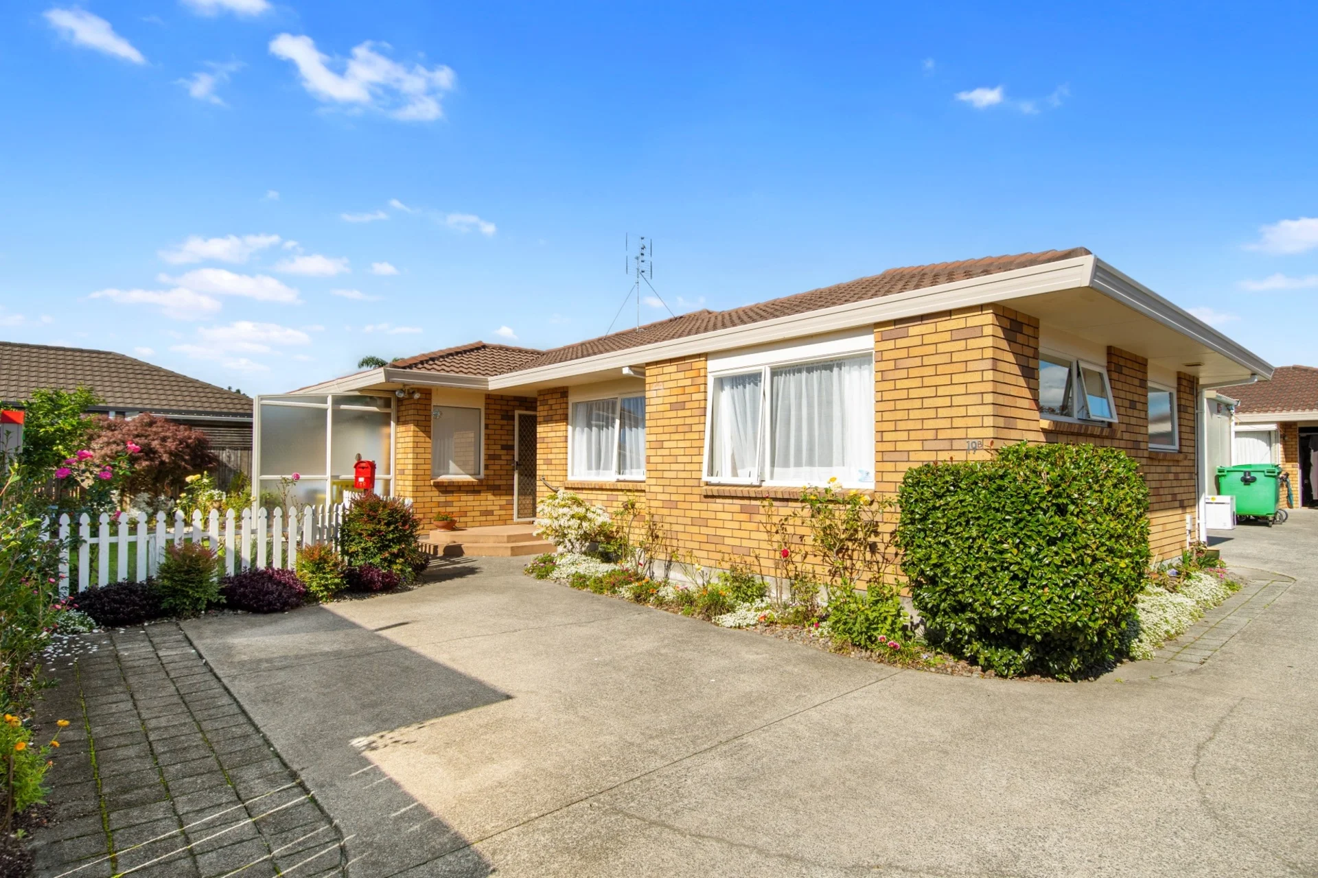 19B Pemberton Crescent