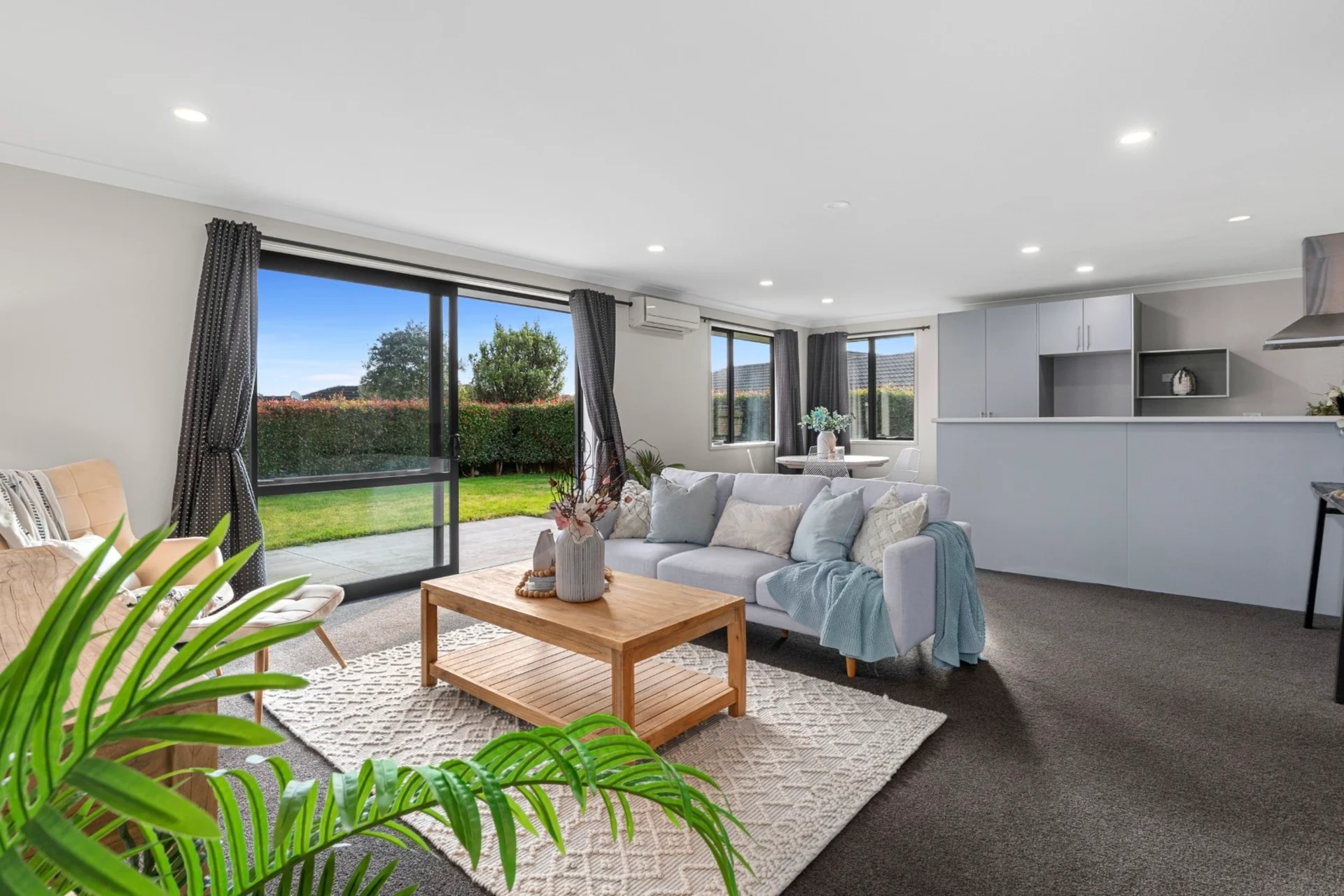 10 Bathurst Crescent