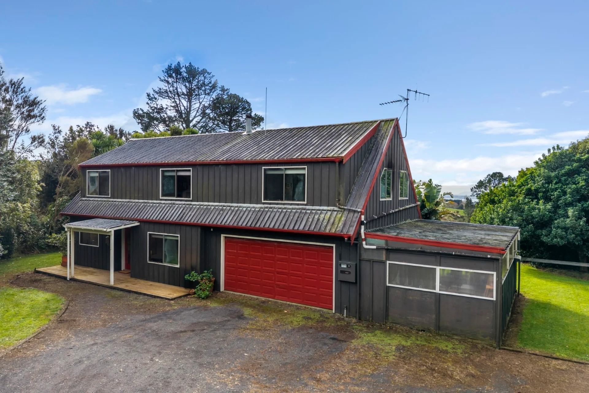 695A Esdaile Road