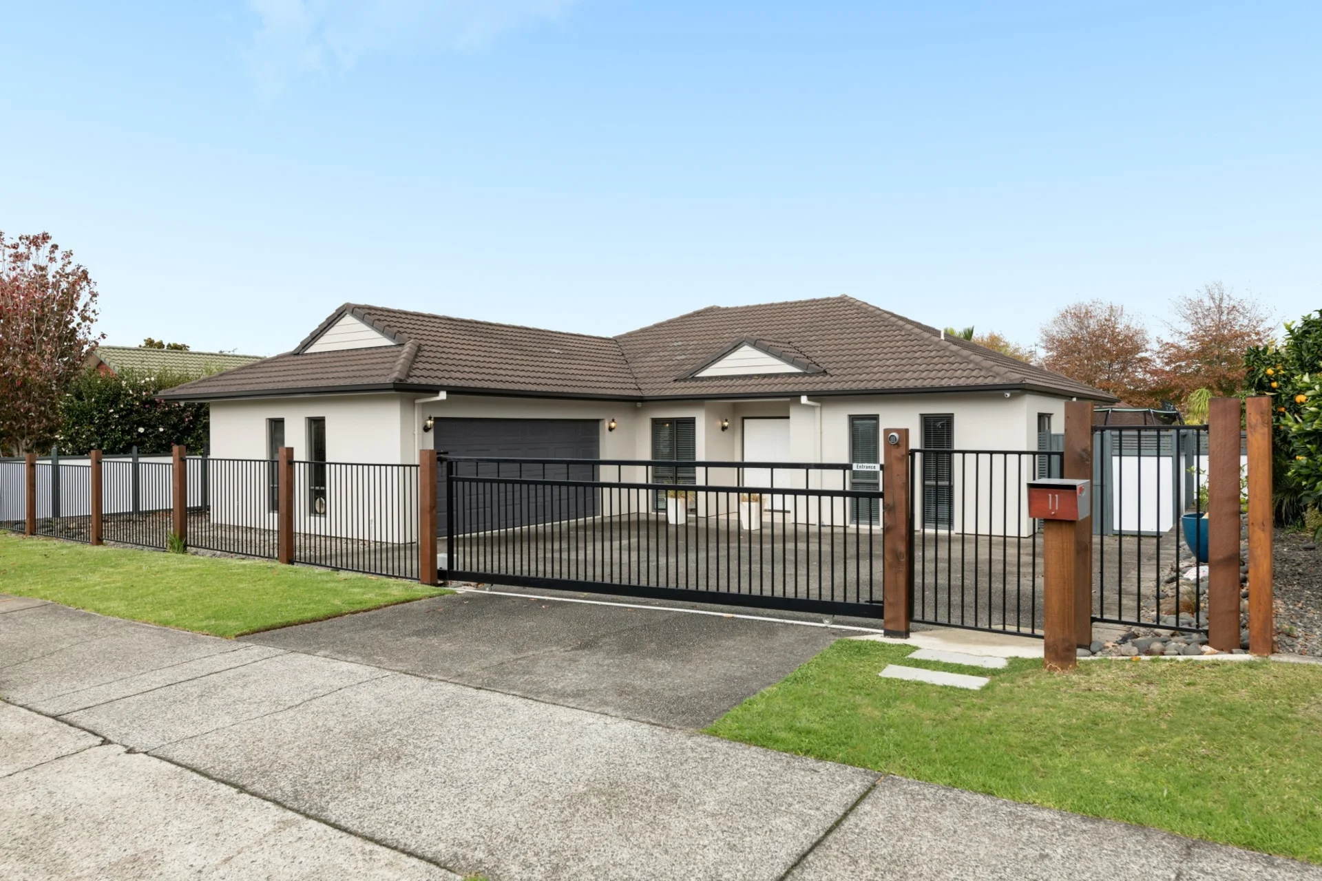 11 Kinloch Drive
