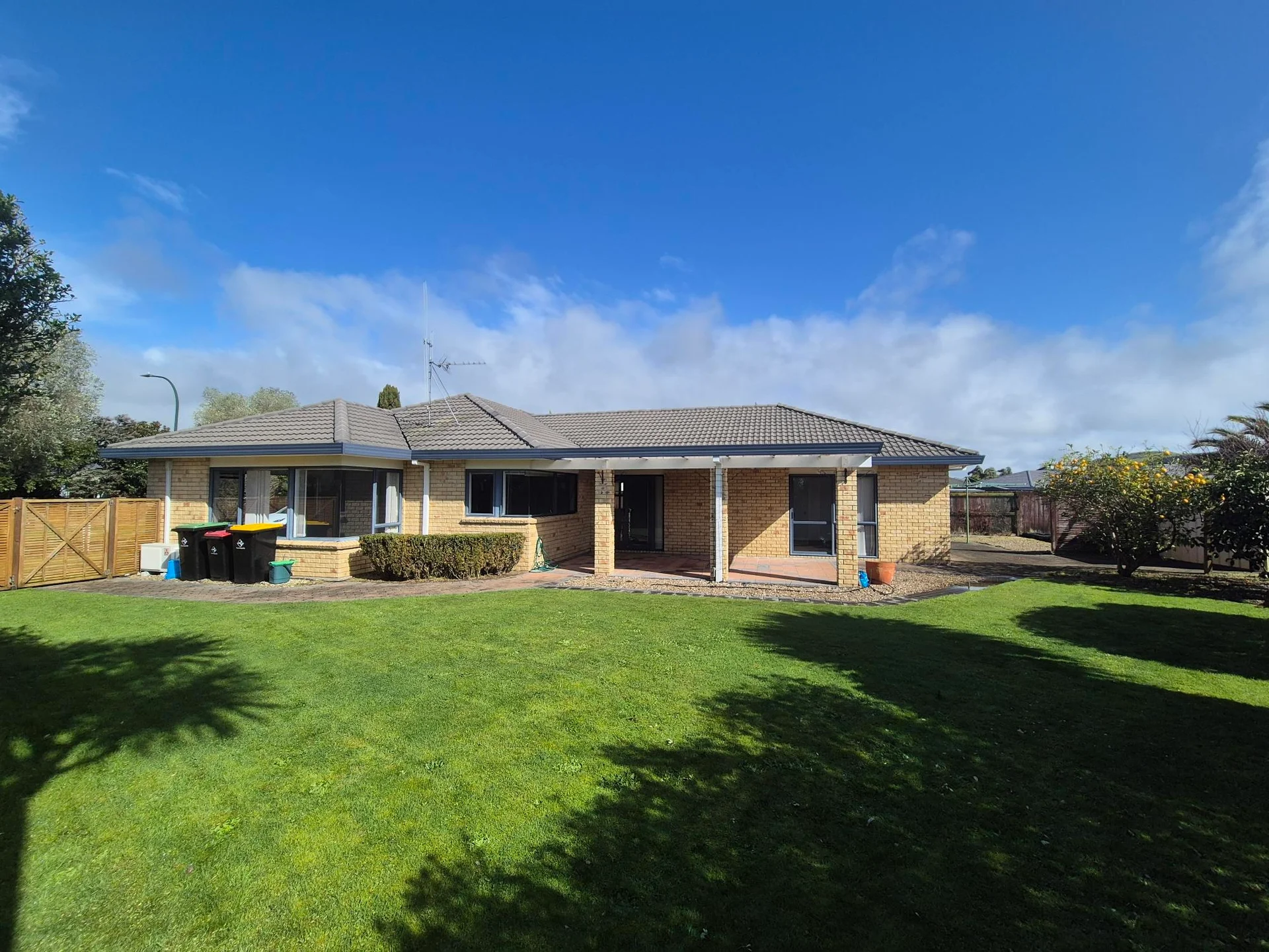 6 Clydesdale Close