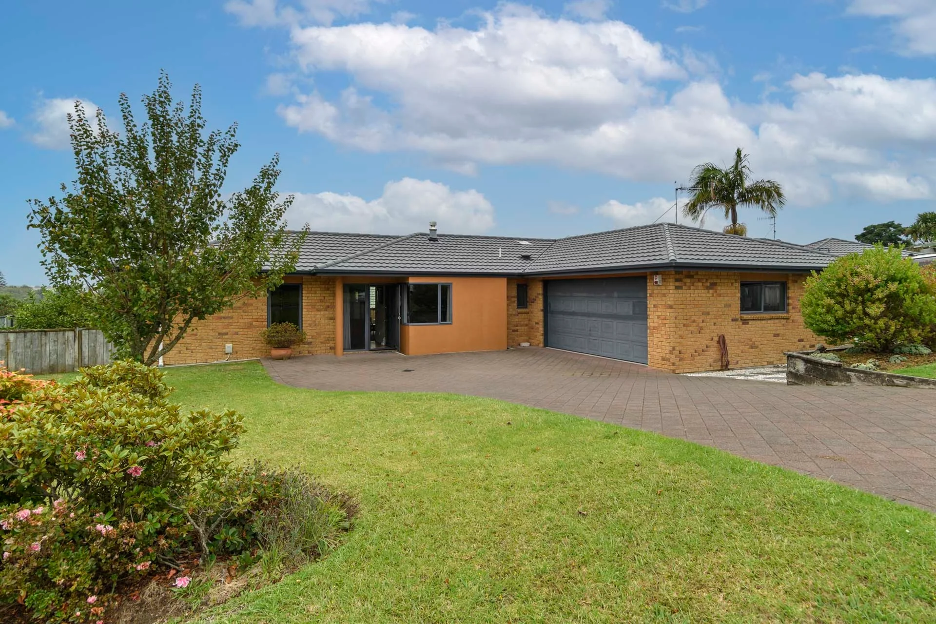 1 Bayvista Close