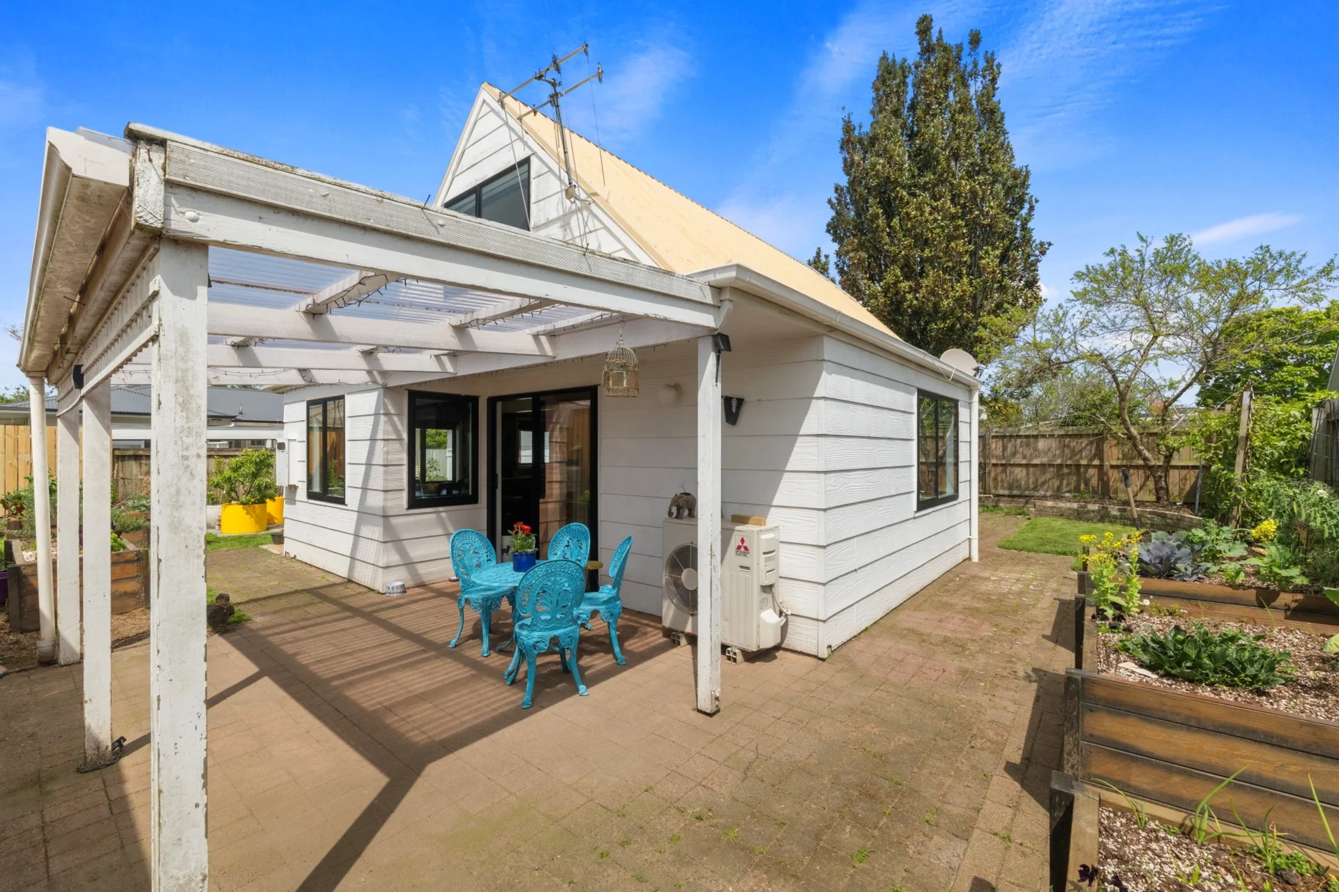 54B Henderson Crescent
