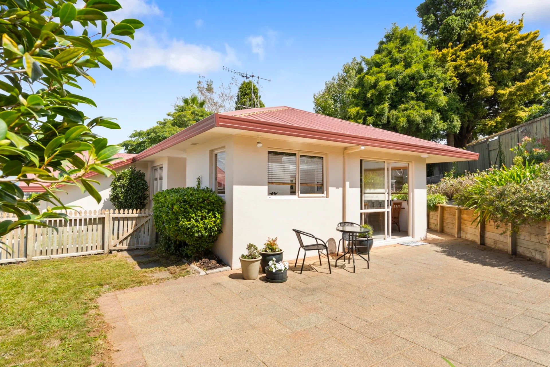 42 Bell Common Close