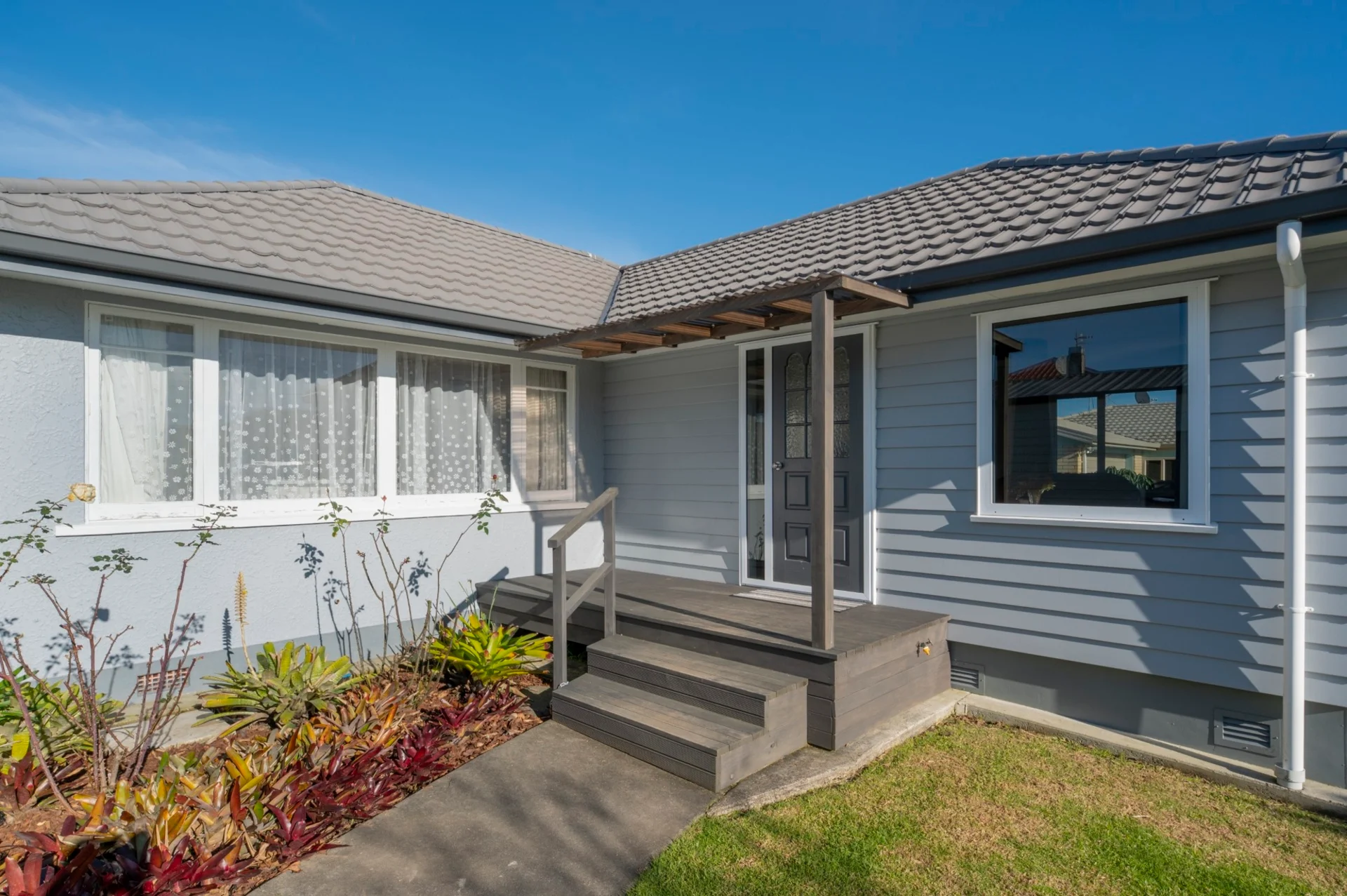 54A Pemberton Crescent