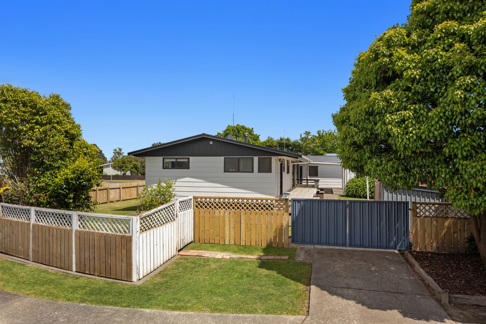 1 Edgewater Grove