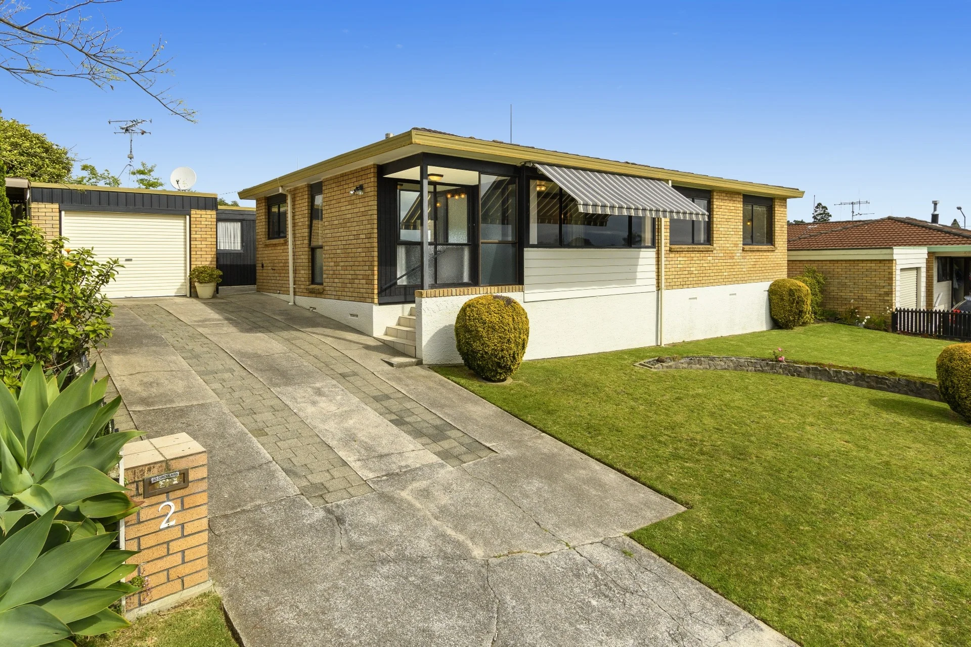 2 Clivedene Street