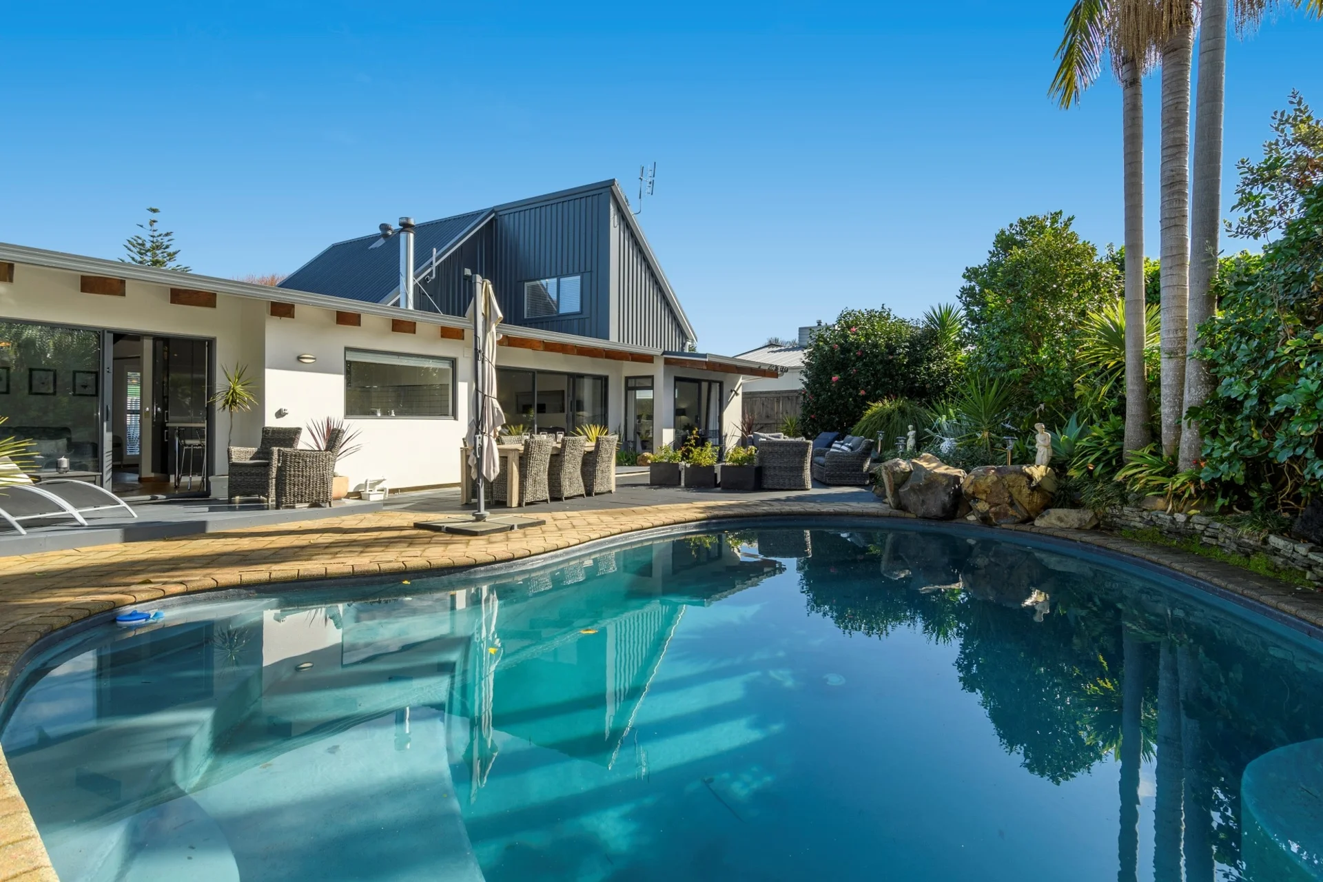 3 Strathmore Street East