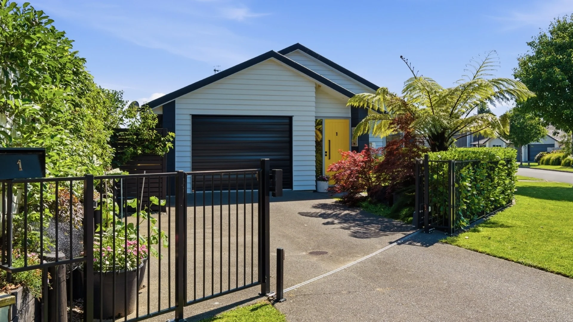 1 Hanlow Place