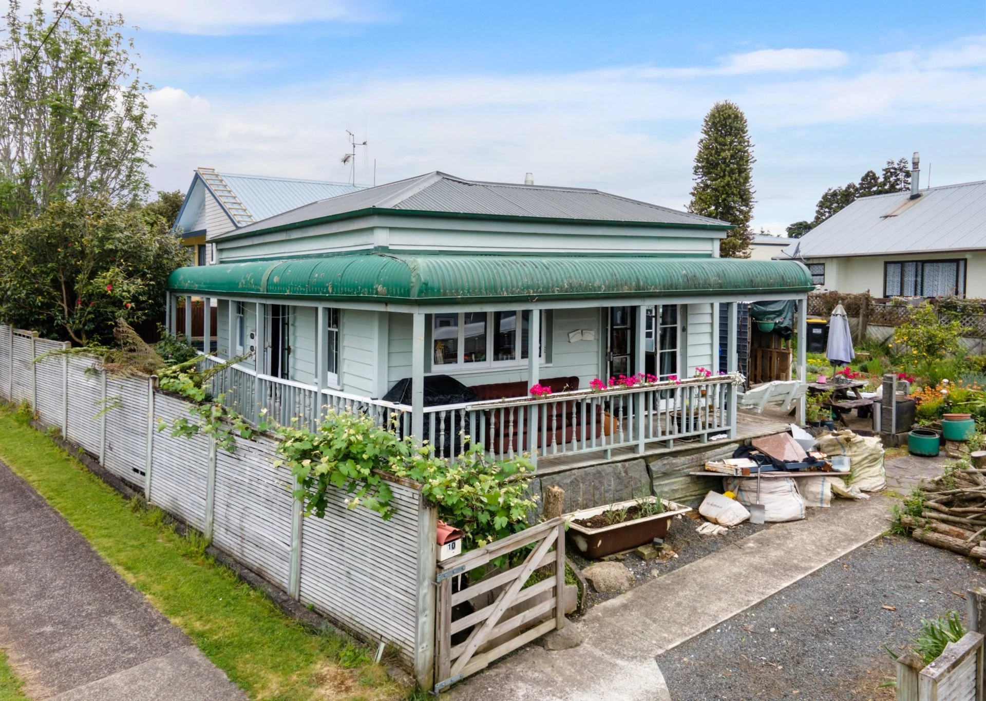 10 Gladstone Road