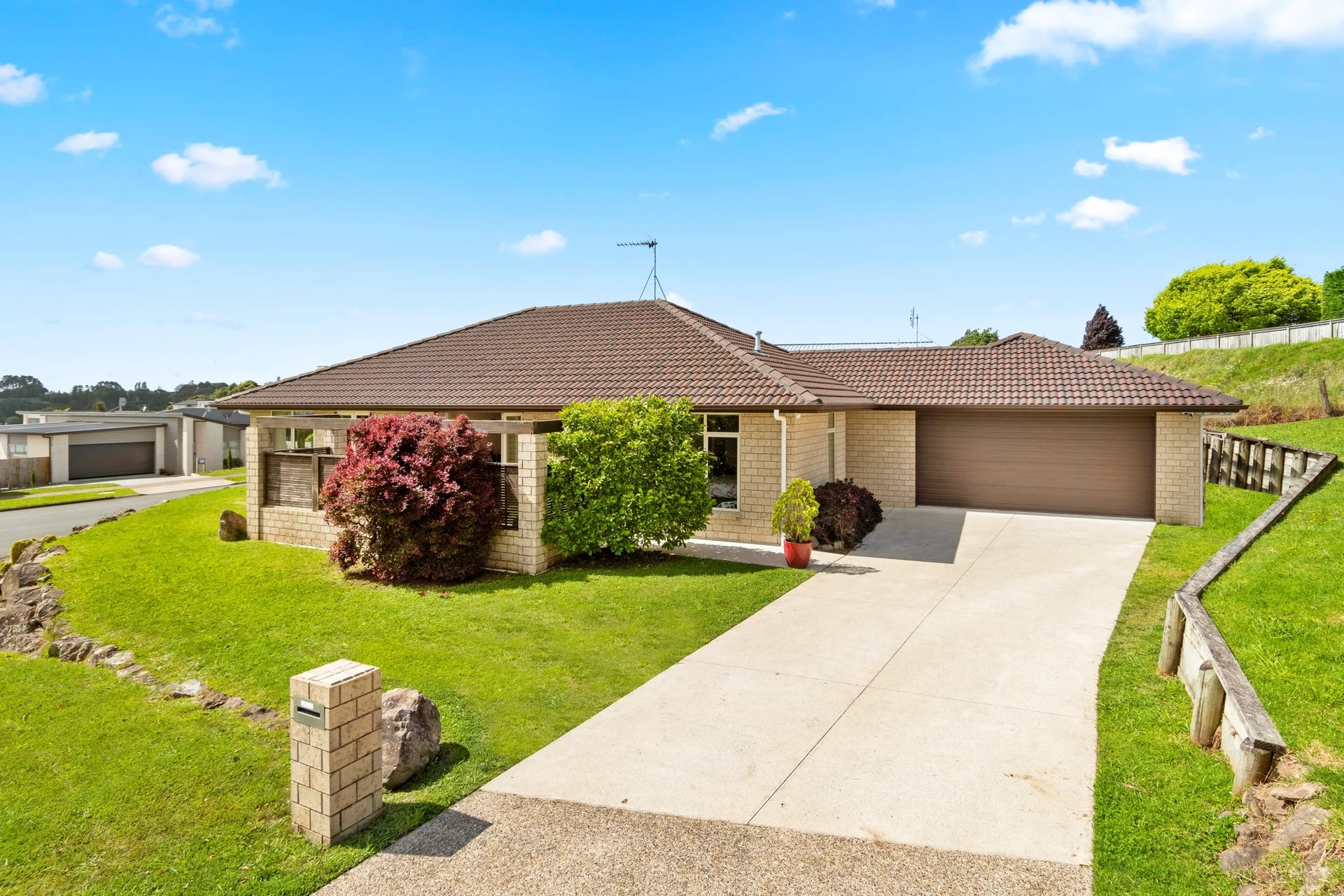 1 Carex Close