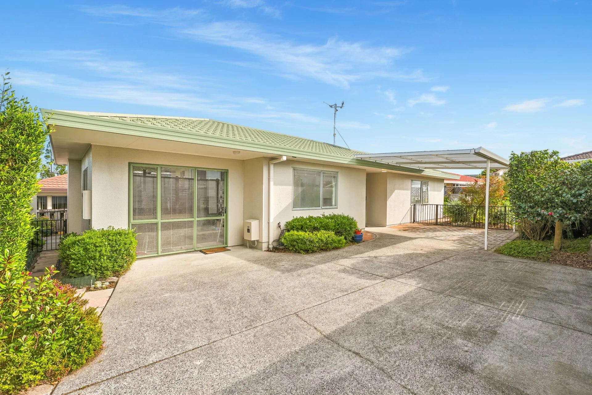 26 Racecourse Way