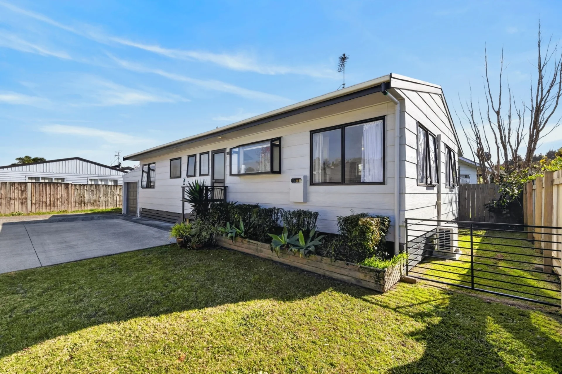 8A Solomon Street