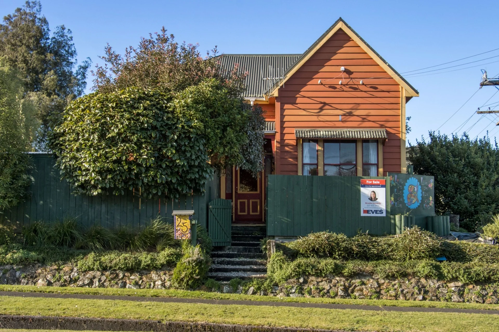 25 Mueller Street