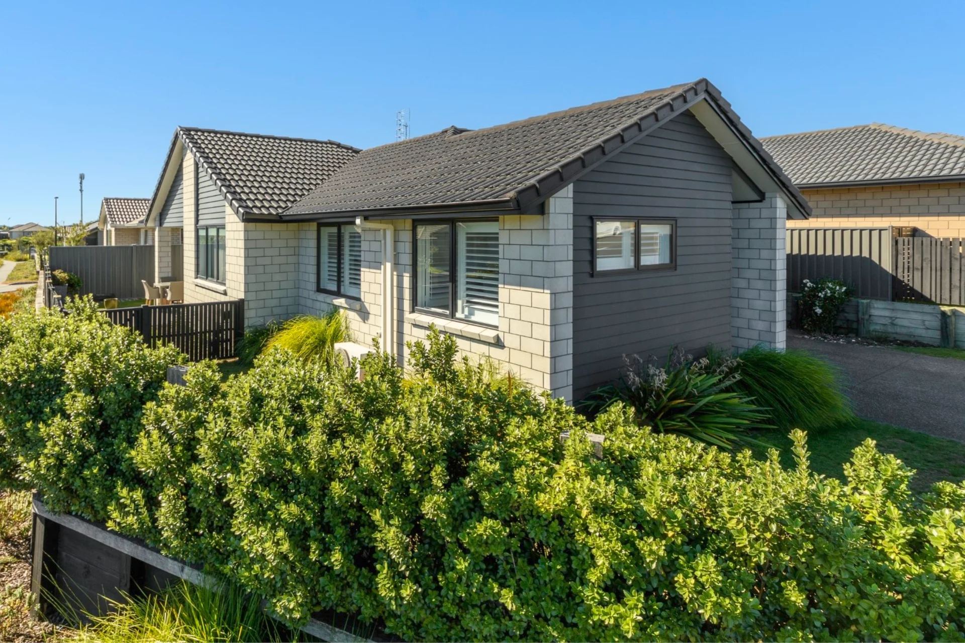 10 Settler Avenue