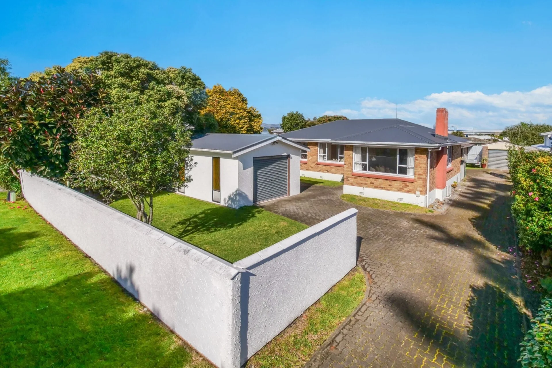 14 Lodge Avenue