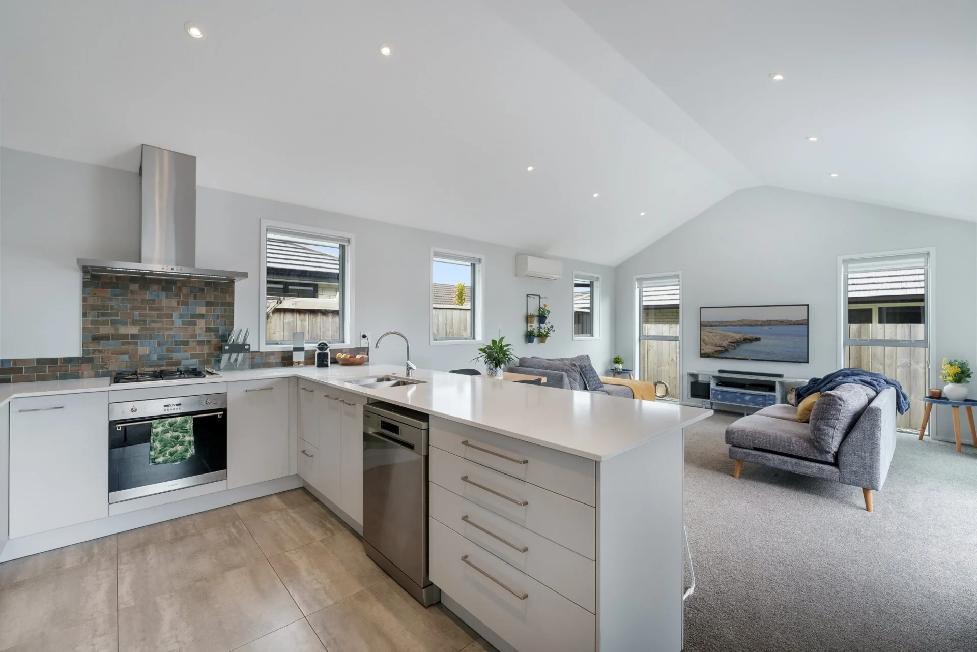 15 Tiria Drive