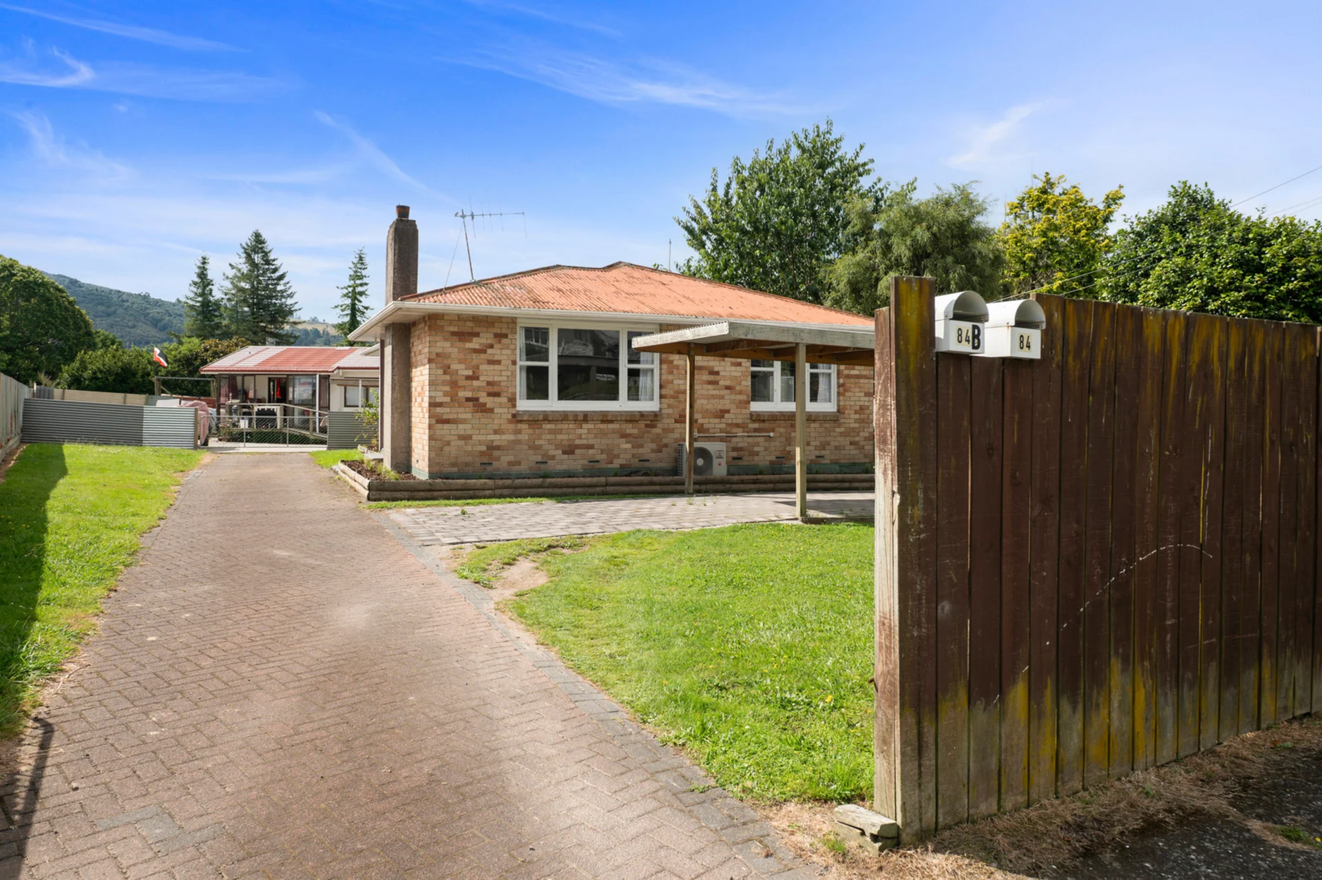 84 Meadowbank Crescent