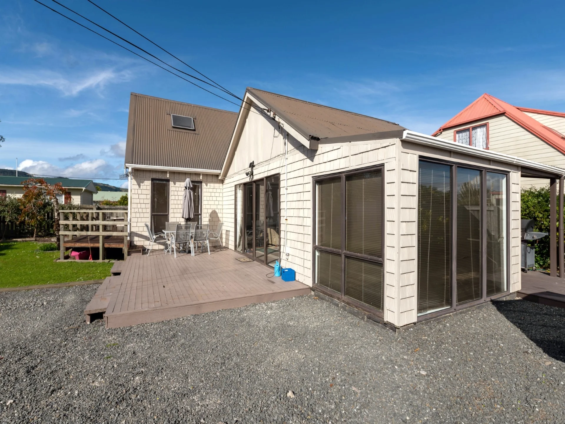 8B Willow Avenue