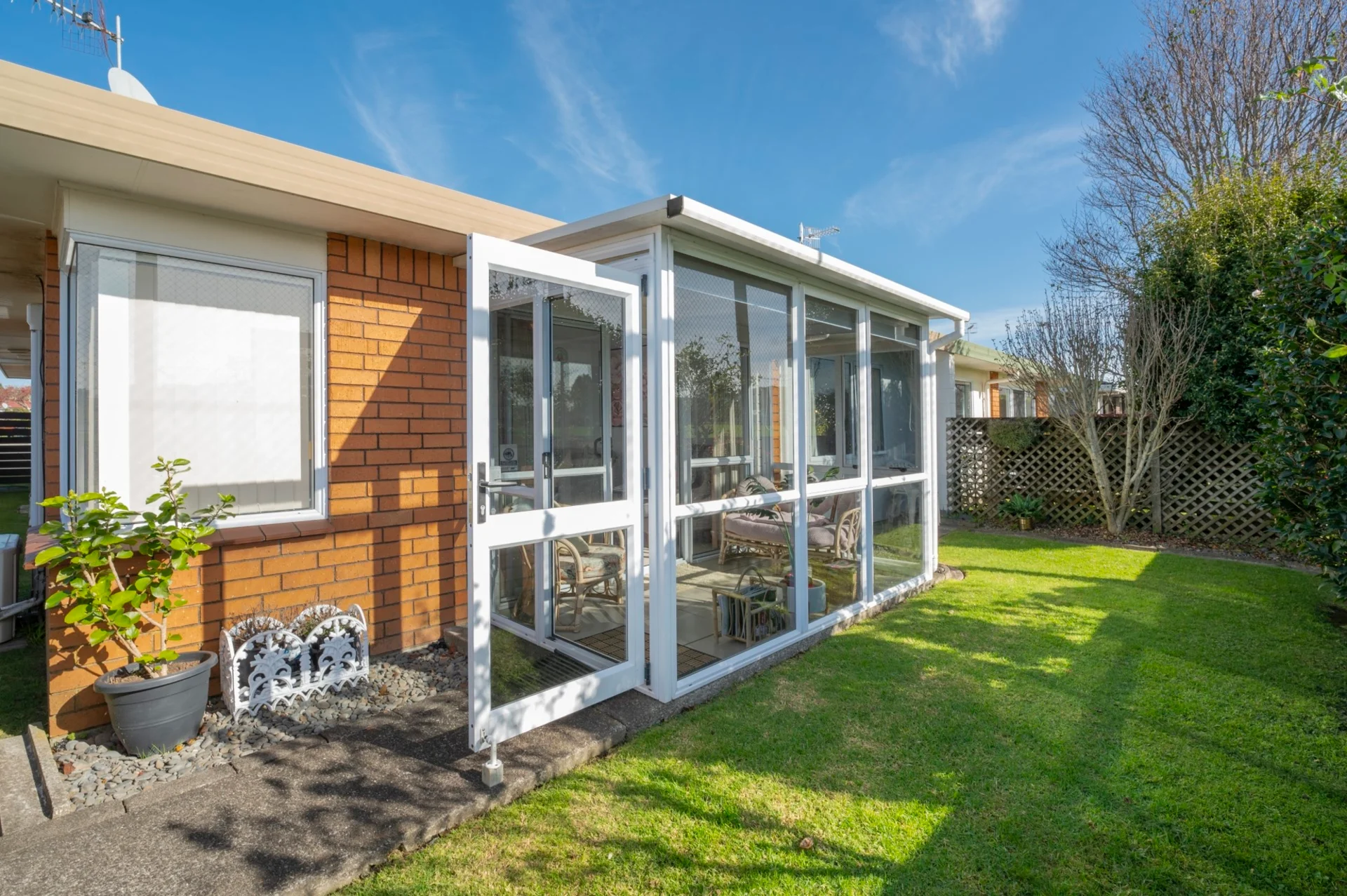 14A Pemberton Crescent