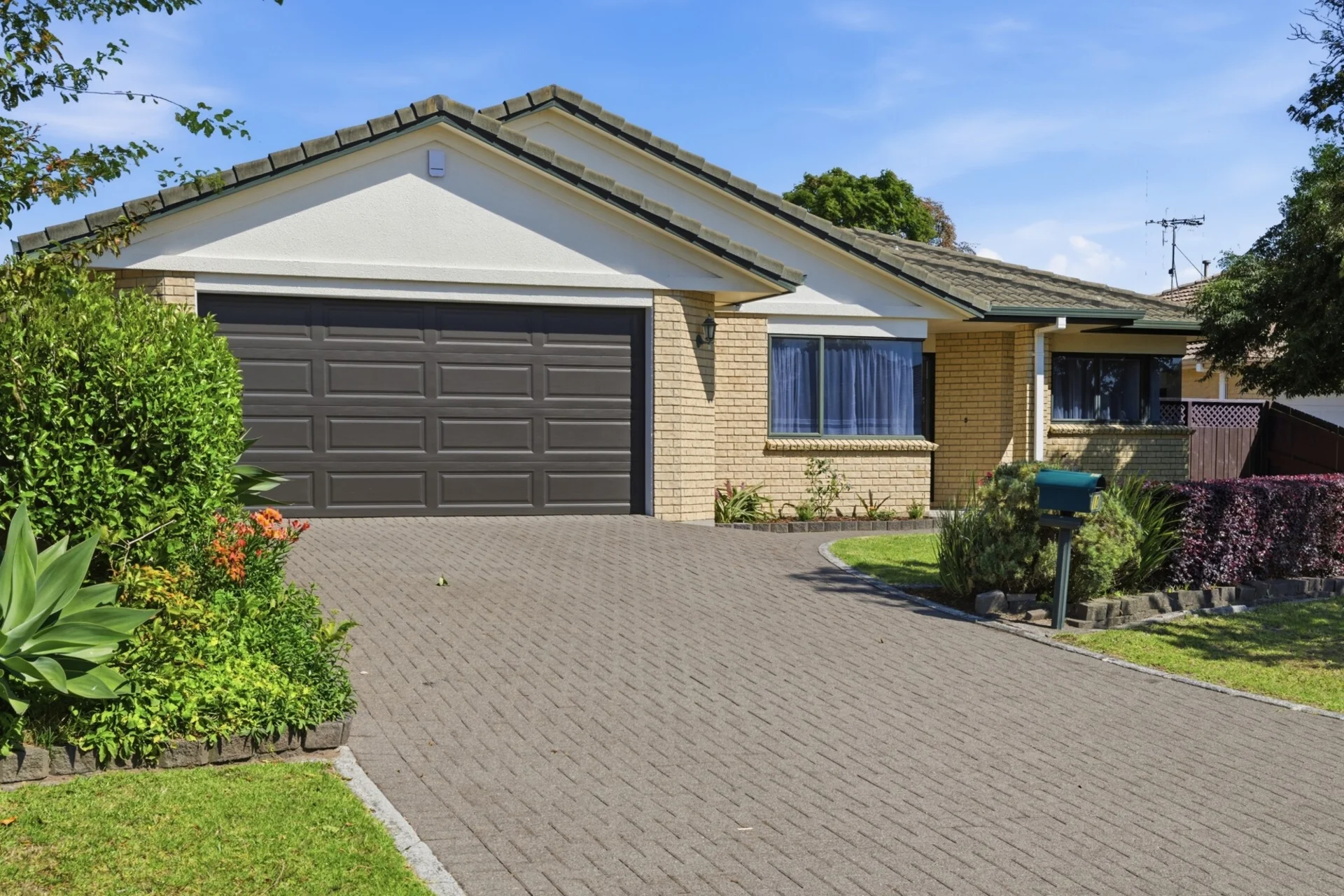 10 Denny Hulme Drive