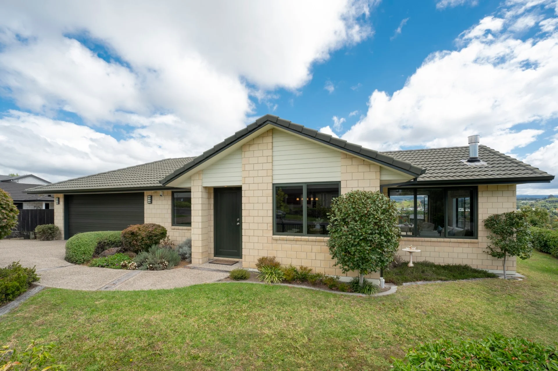 2 Carex Close