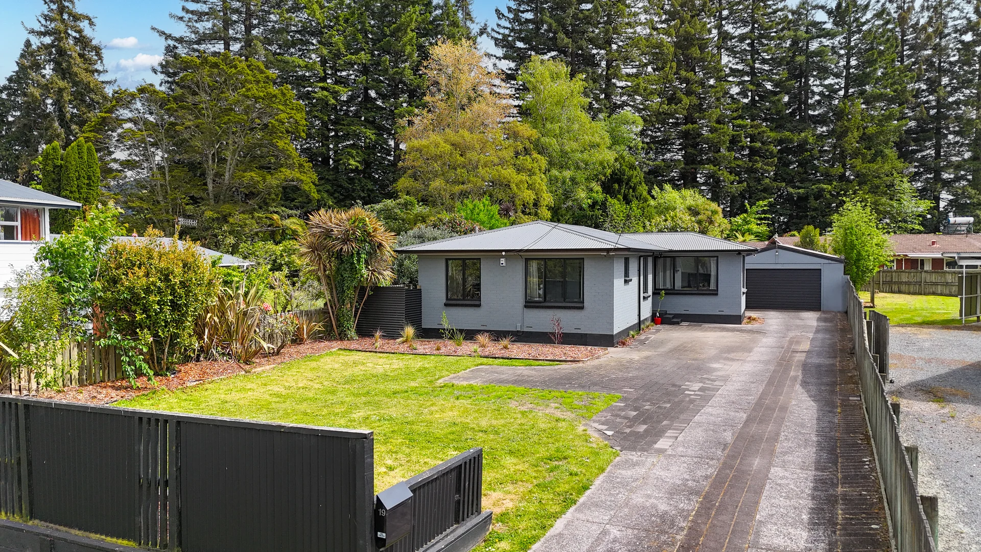 19 La Trobe Place