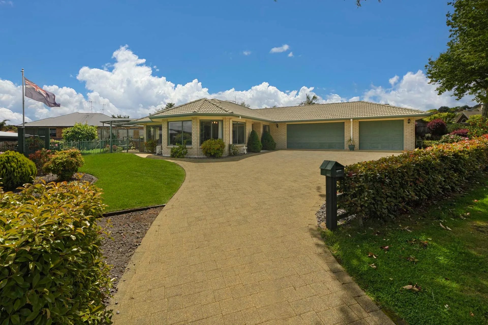 62 Rowesdale Drive