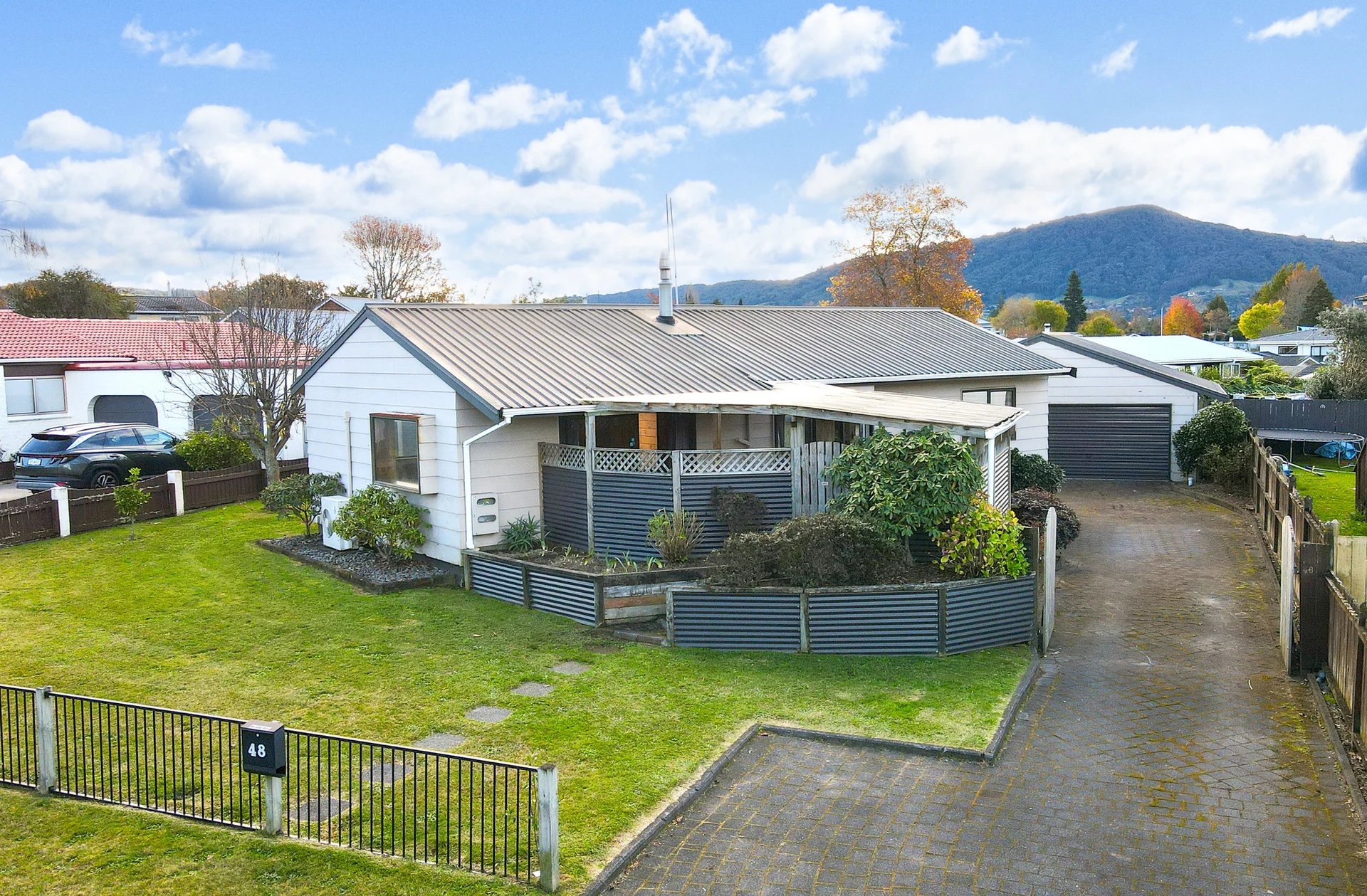 48 Neri Crescent