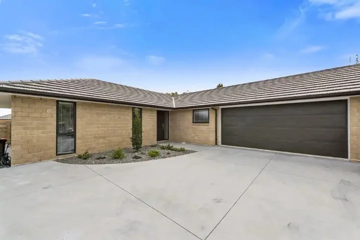 6 Hayden Way