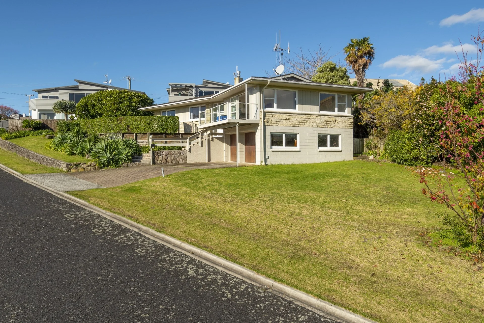 153 Hinewa Road