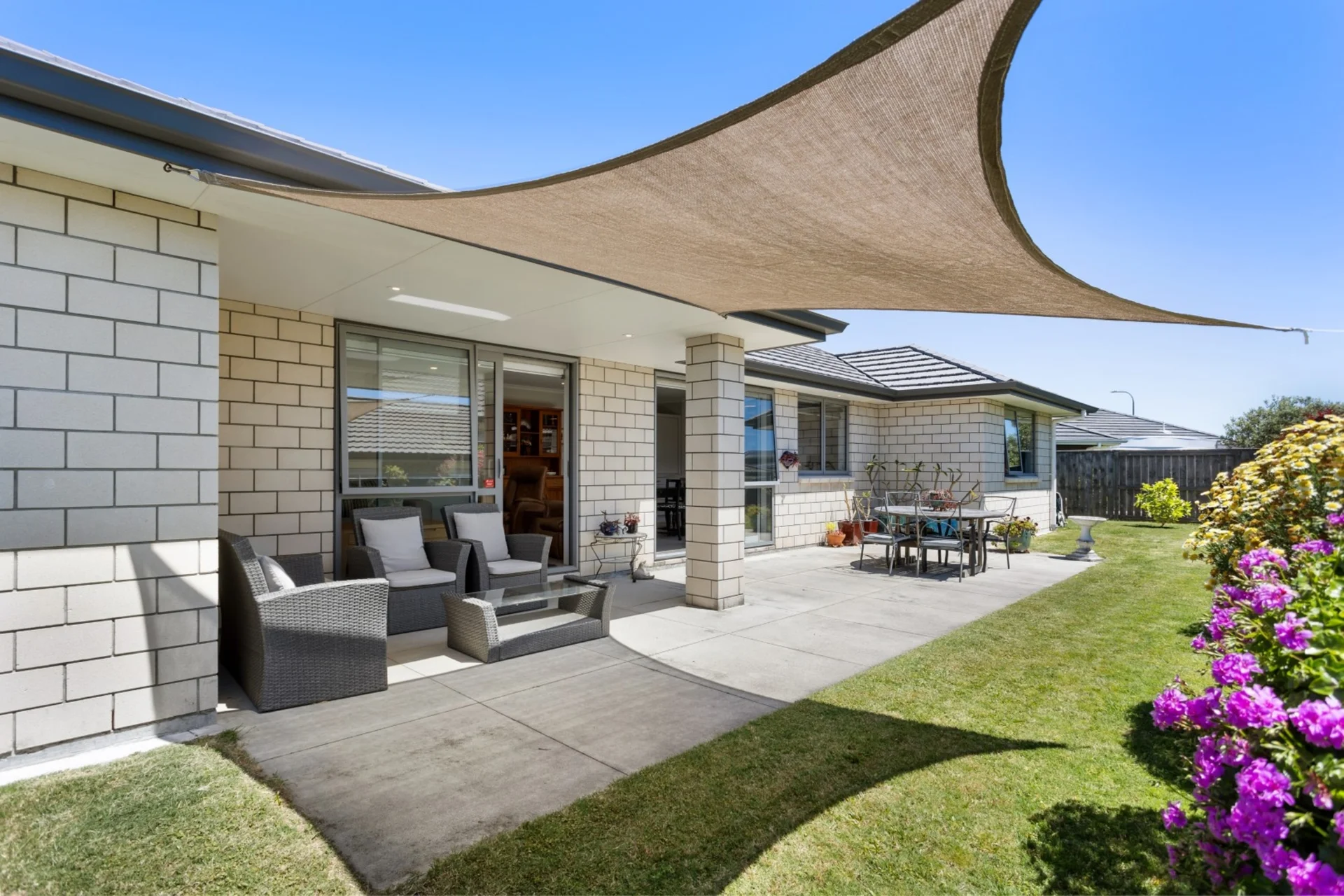 8 Livingstone Drive