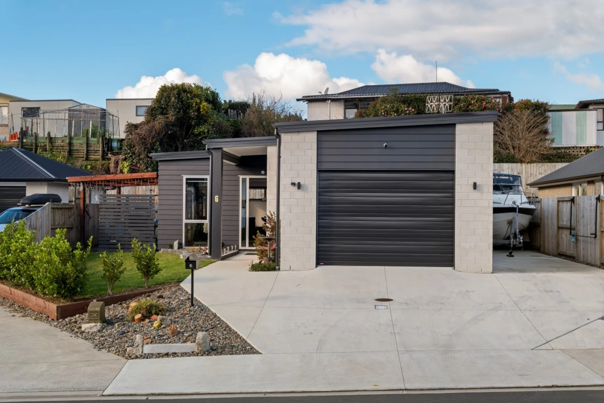 6 Queen Palms Road