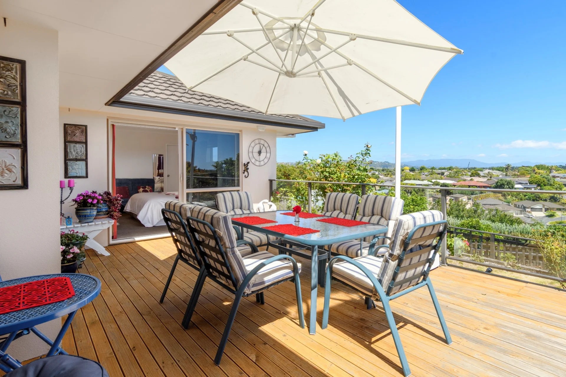 17 La Sendero Way