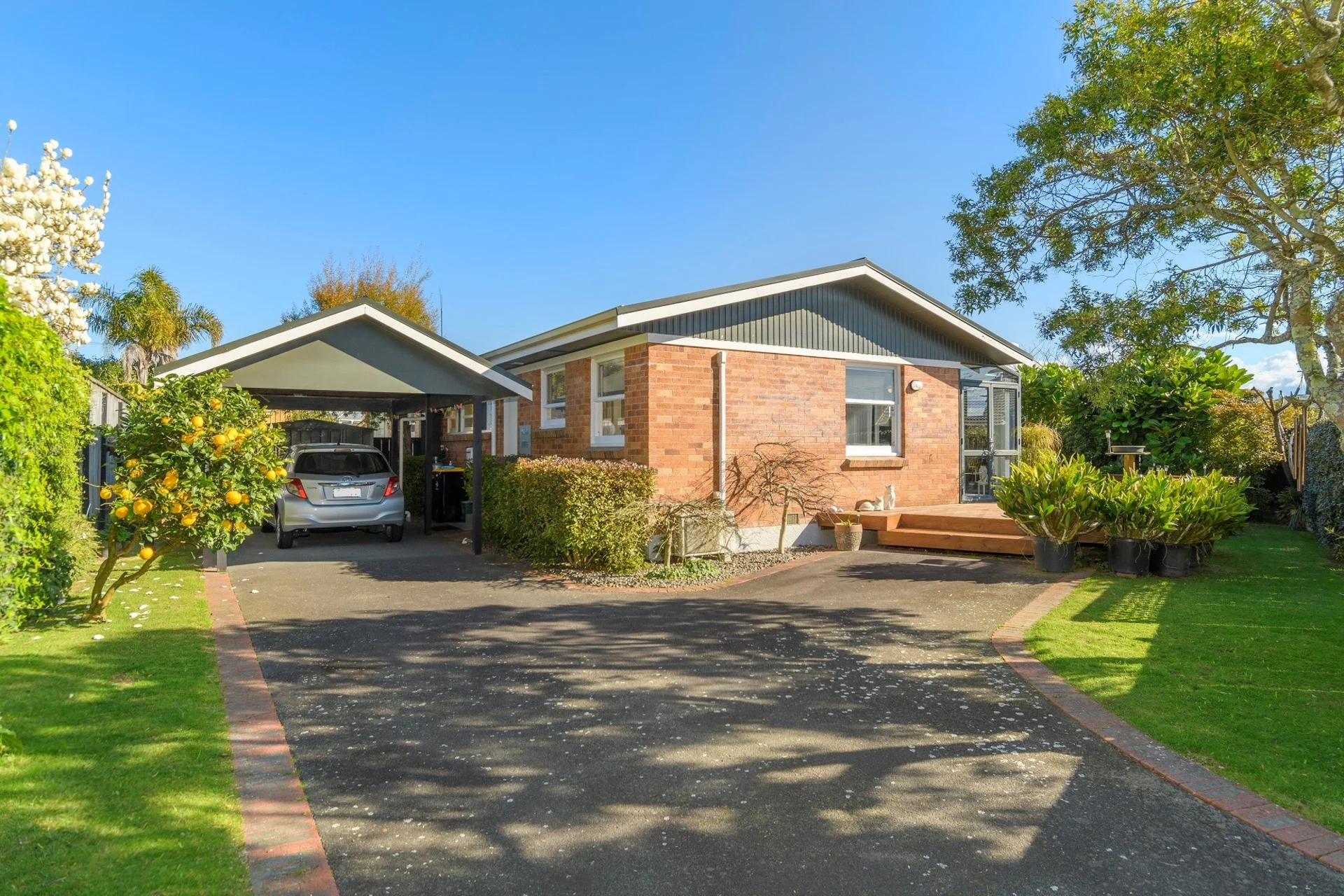 4 Strathmore Street East
