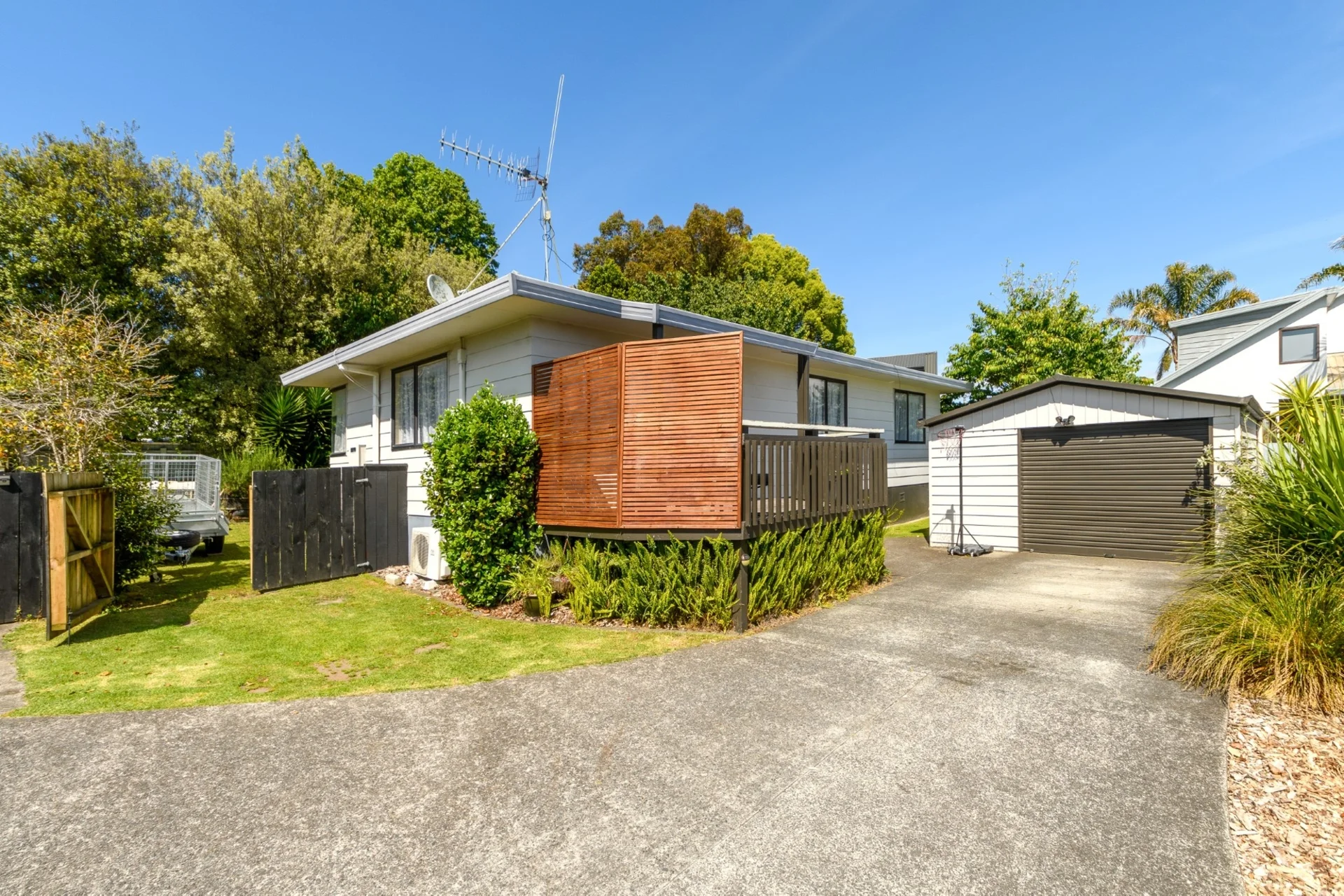 57 Welcome Bay Road