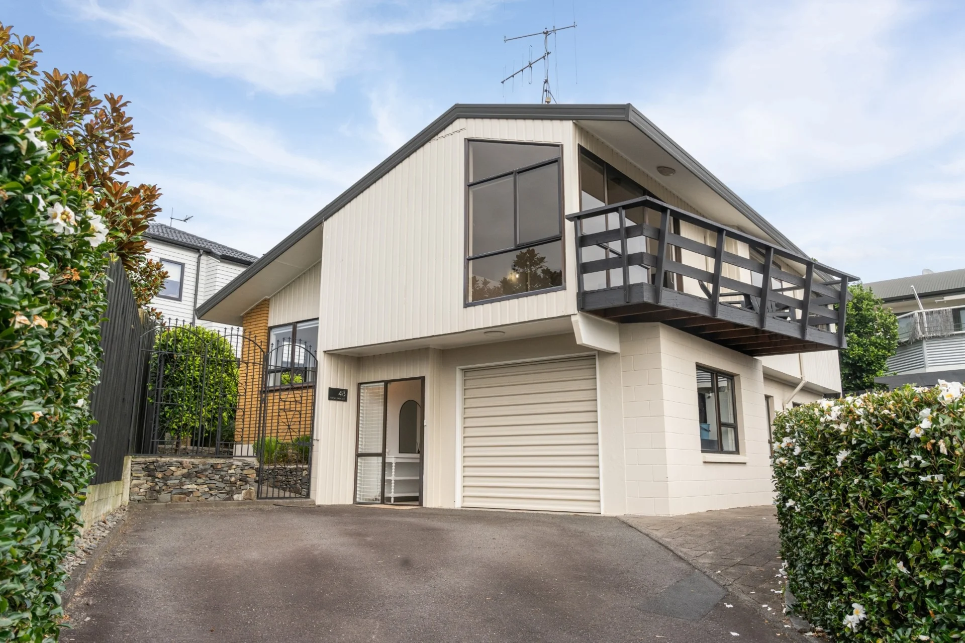 48 Eaton Crescent