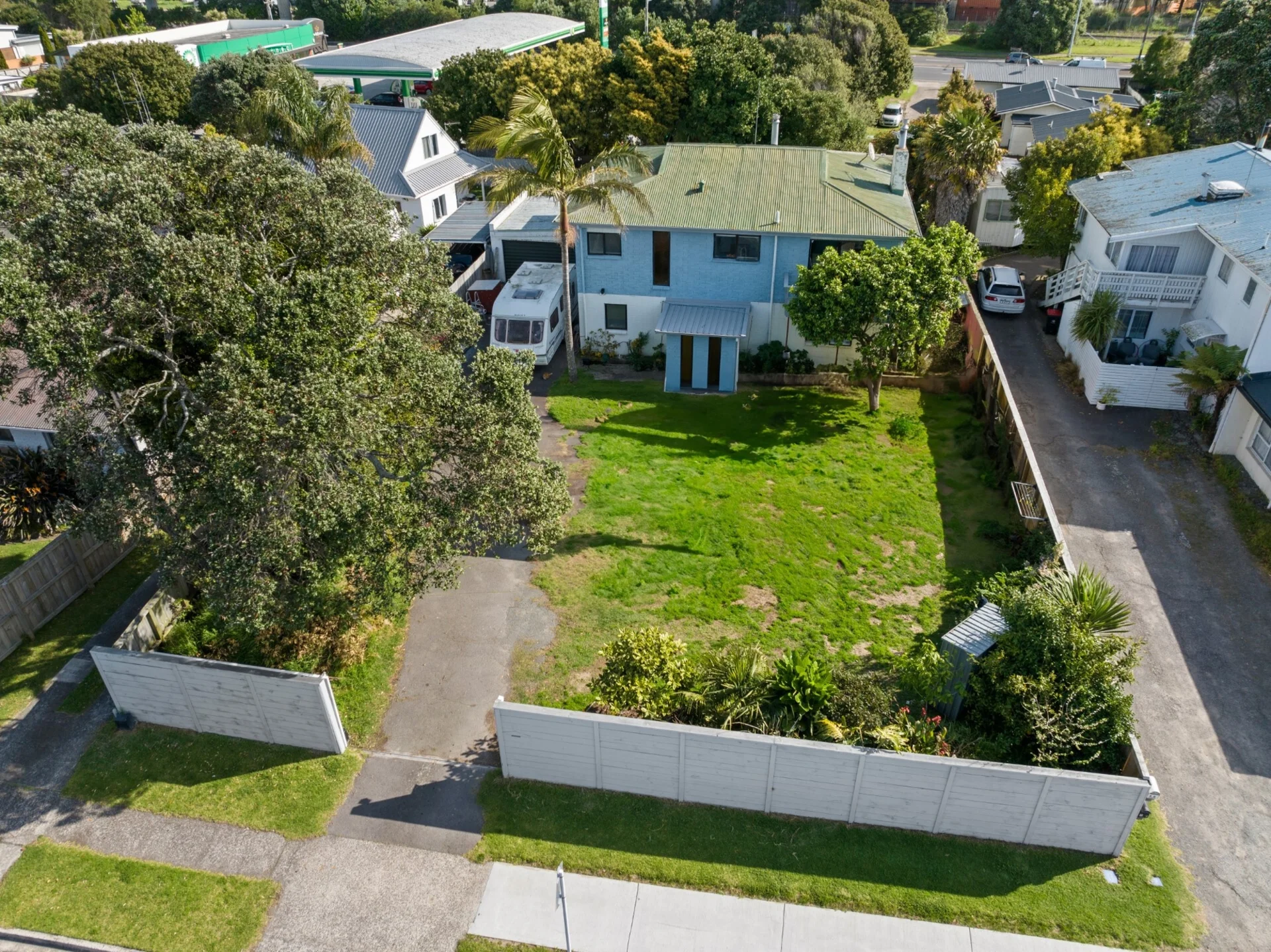 6 Links Avenue