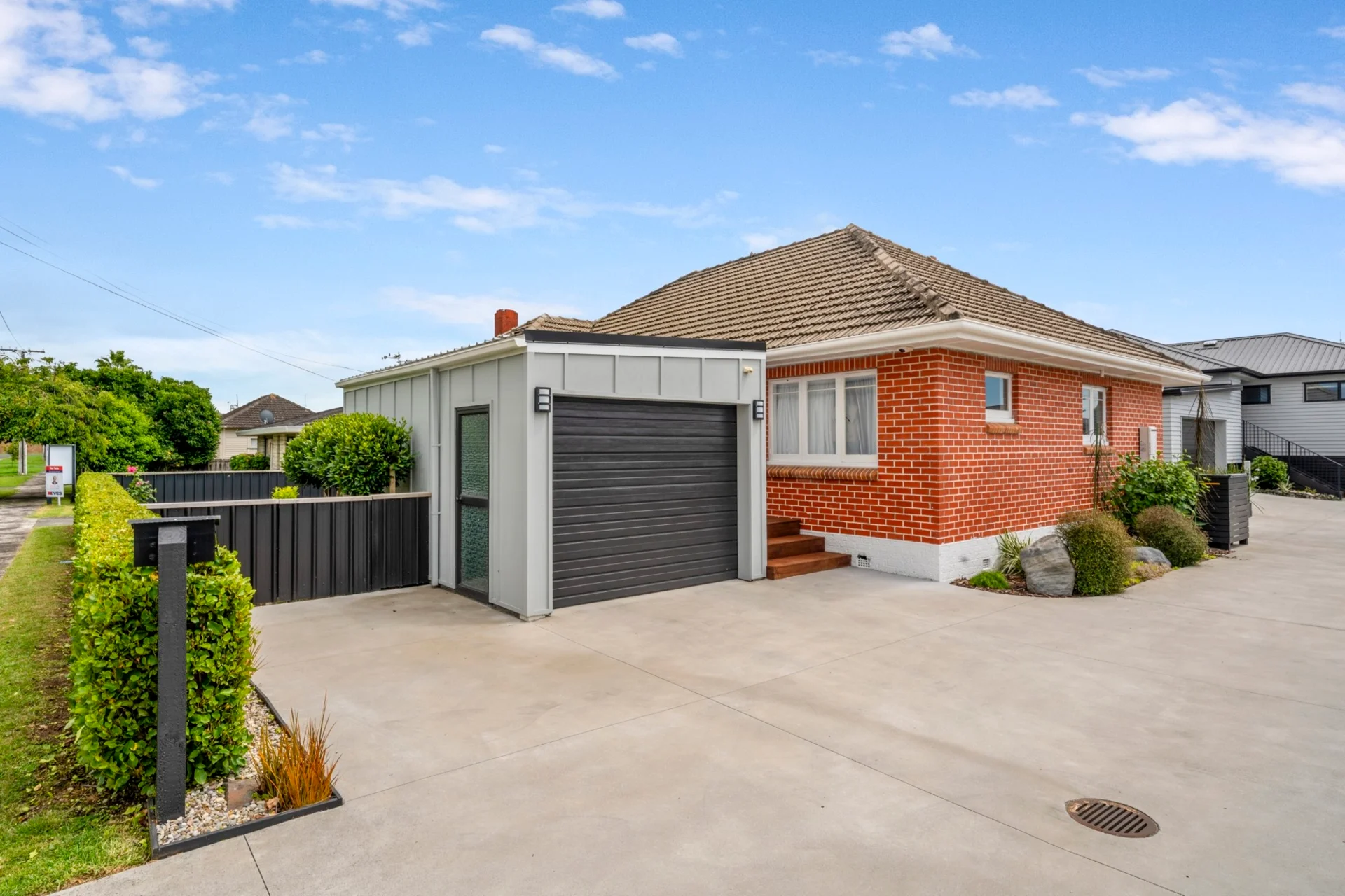 55B Pemberton Crescent