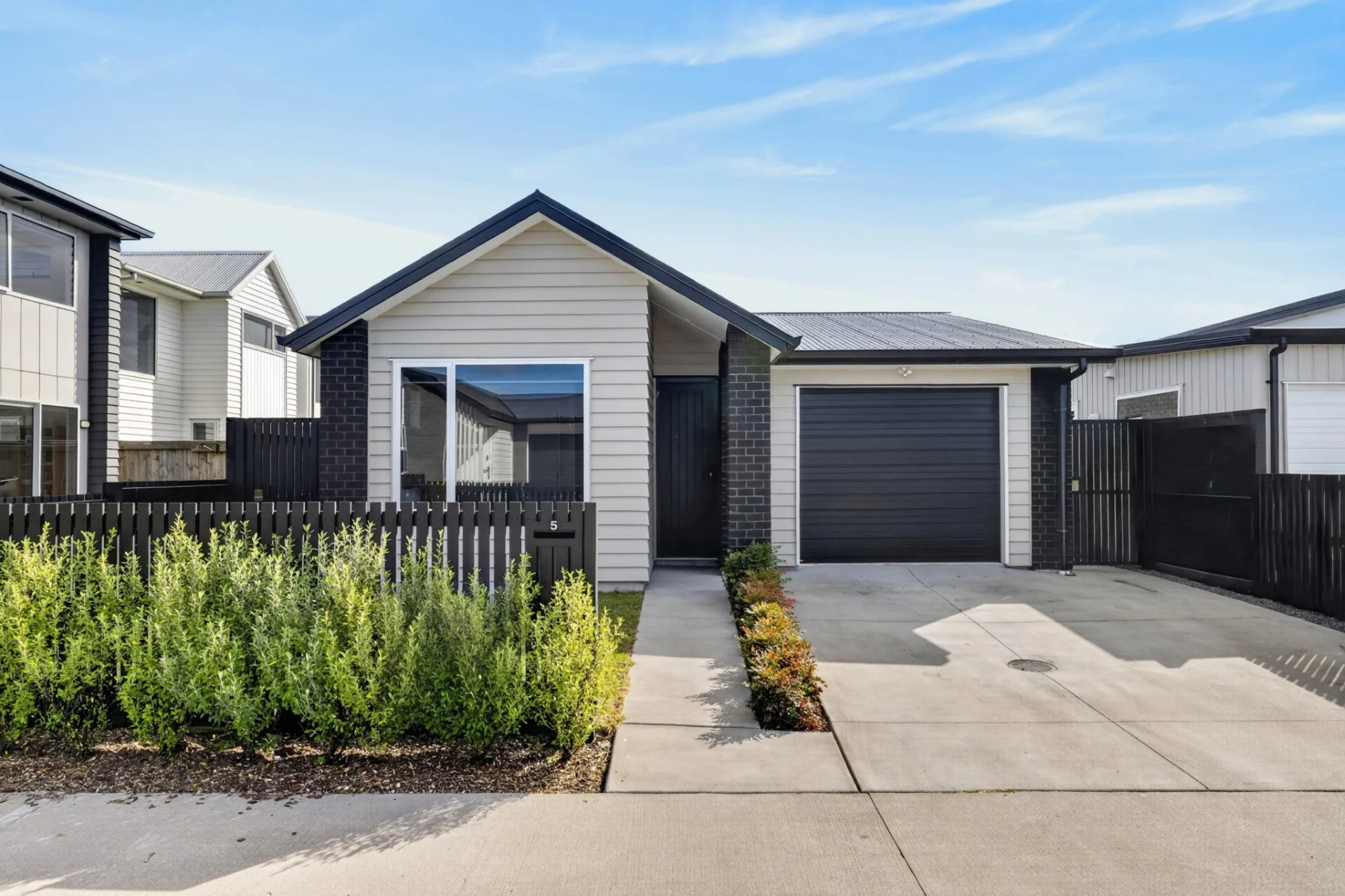 5 Houpara Place