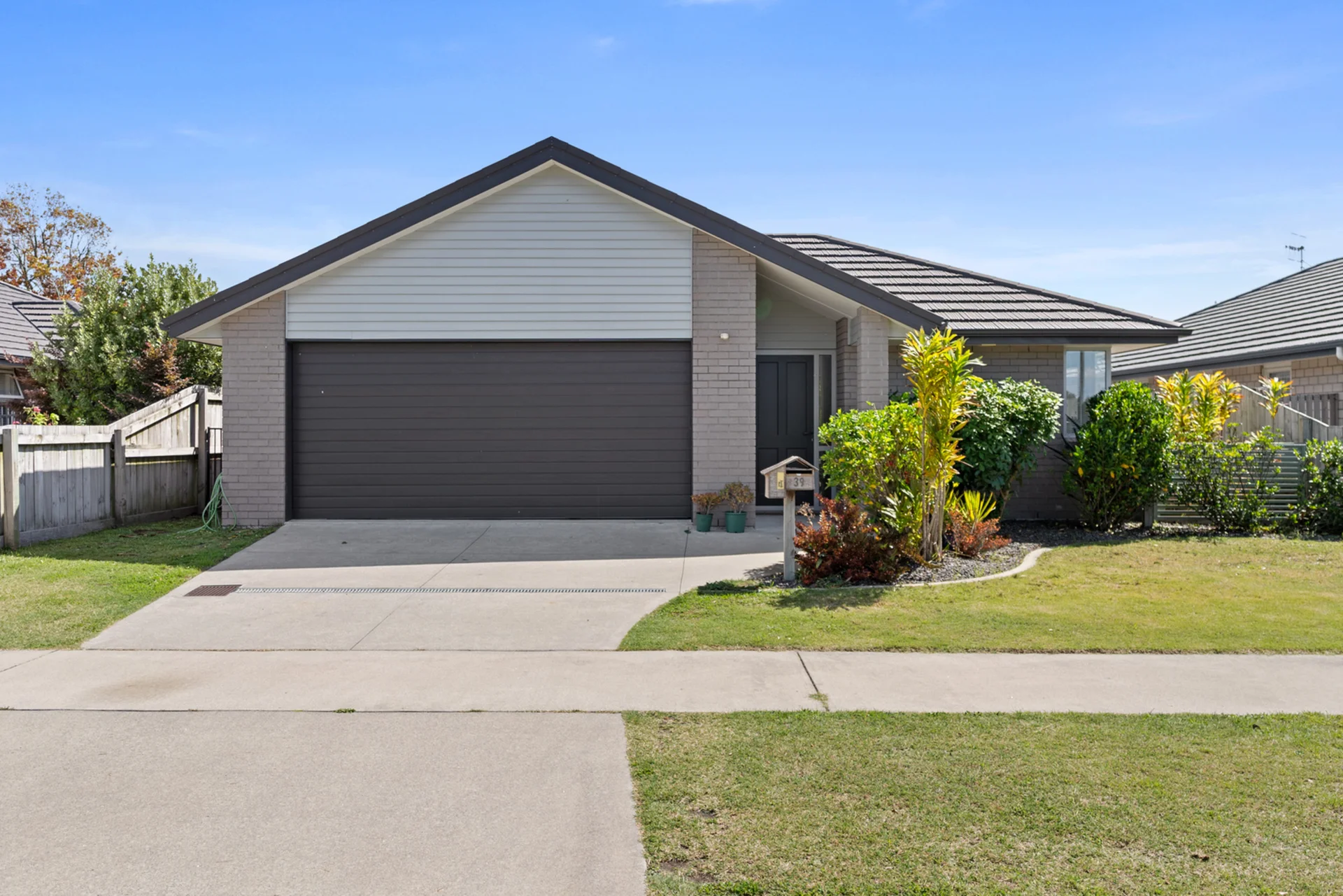 39 Leet Crescent