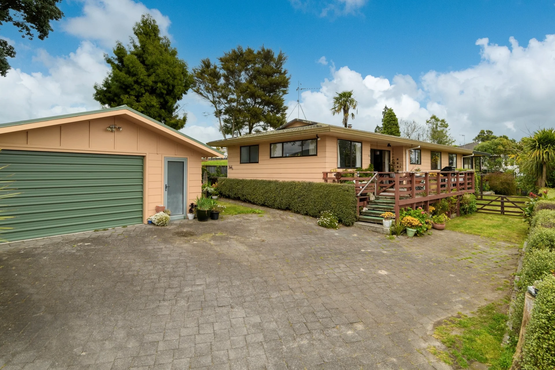 64 Welcome Bay Road