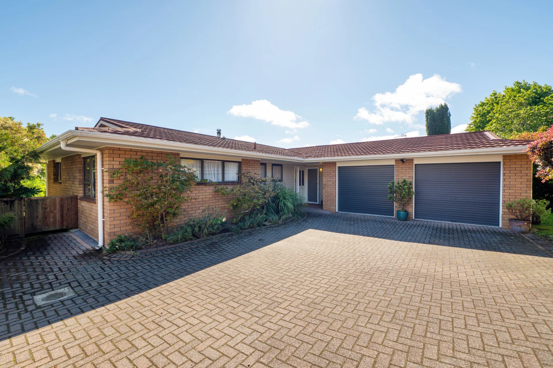 8 Wychwood Crescent