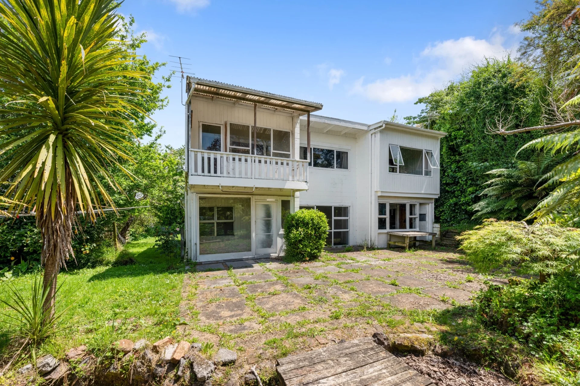 41 Thomas Crescent