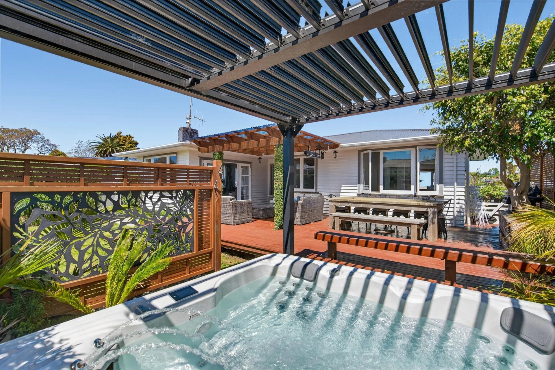 27 Woodford Avenue