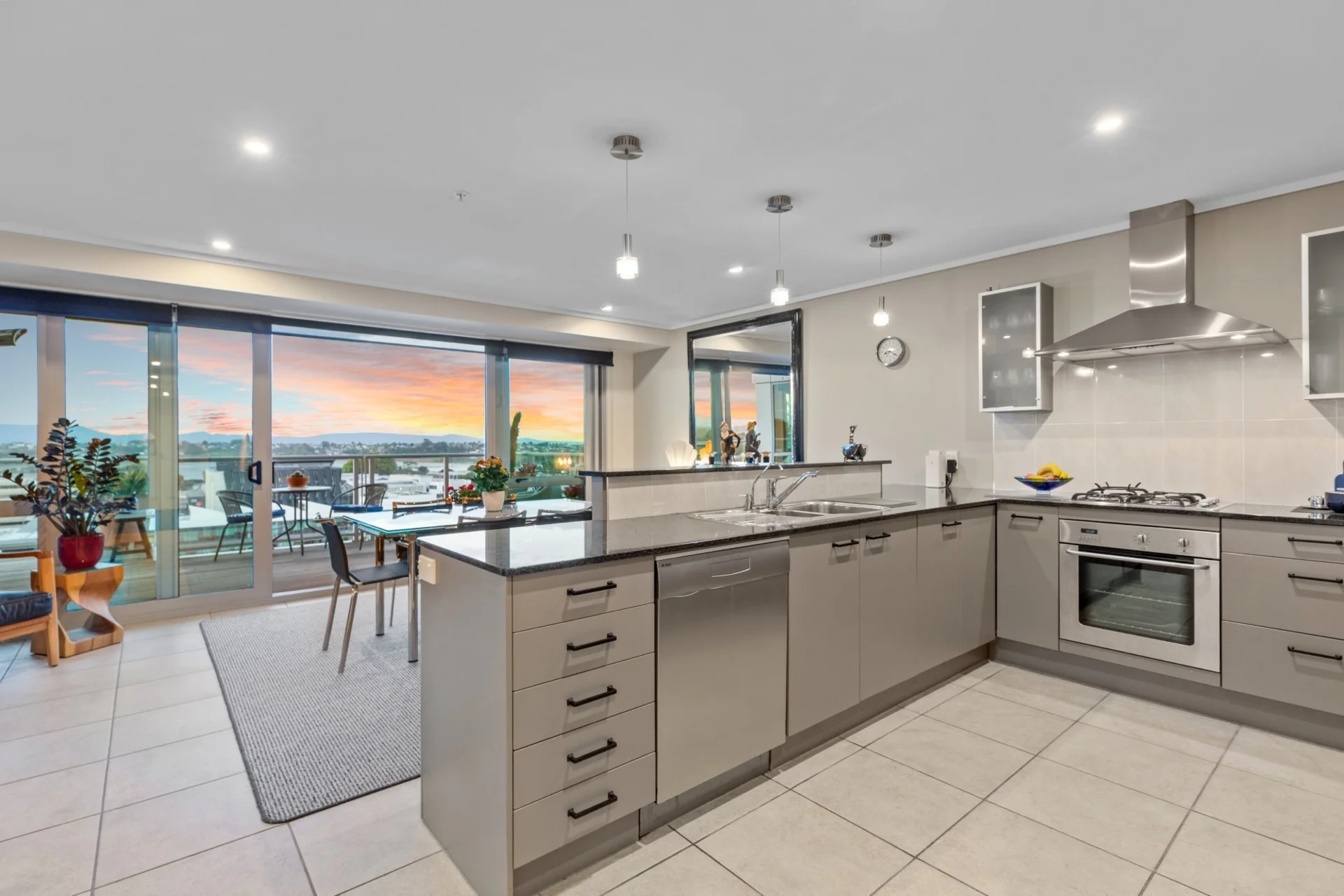 1501/72 Devonport Road
