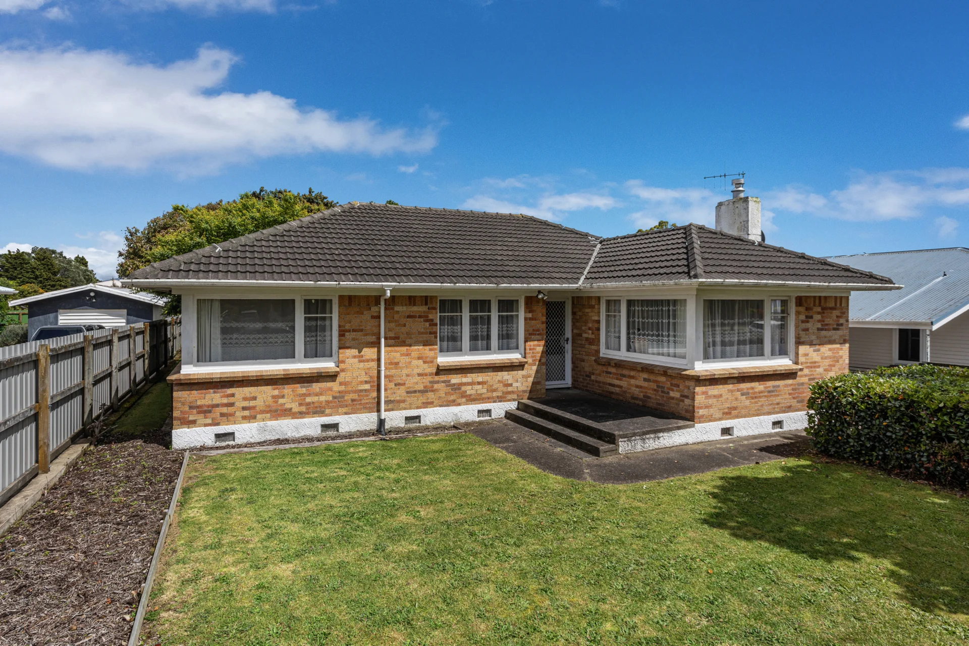 48 Lord Cobham Avenue