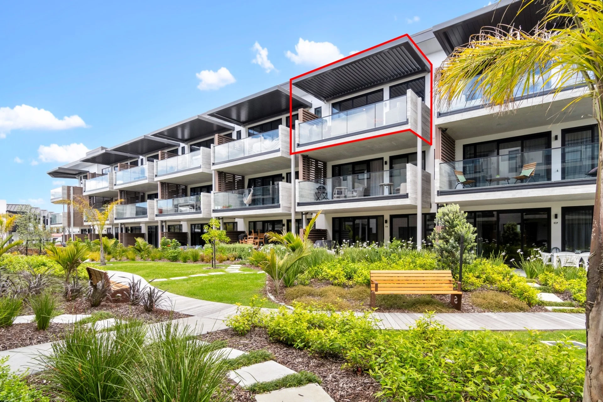 206/1C Salt Avenue