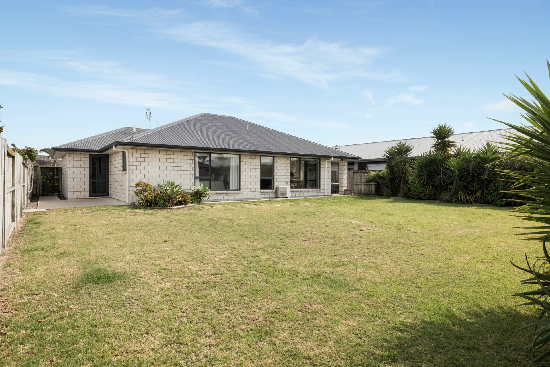 7 Hebe Crescent