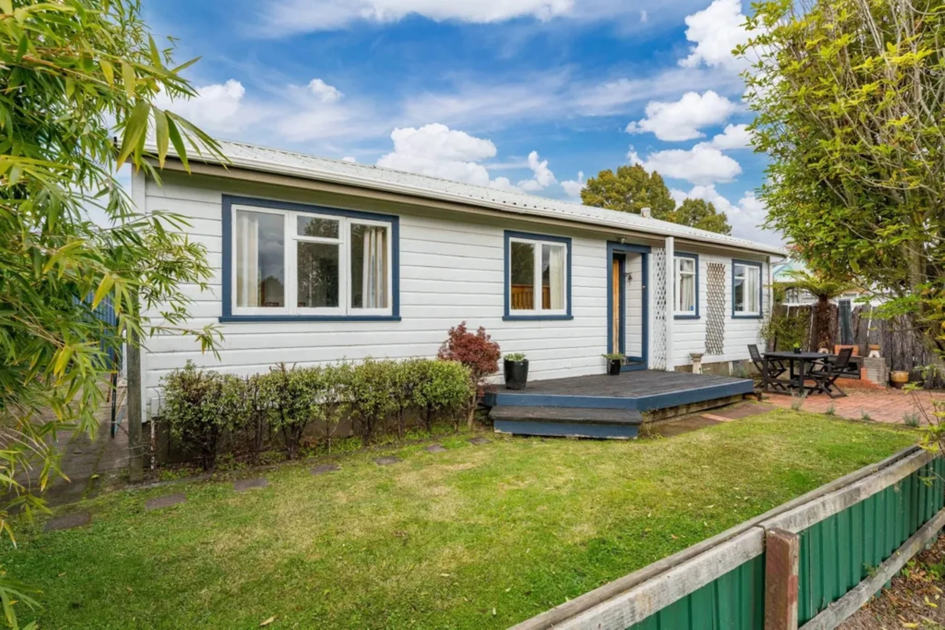 8A Farnworth Avenue